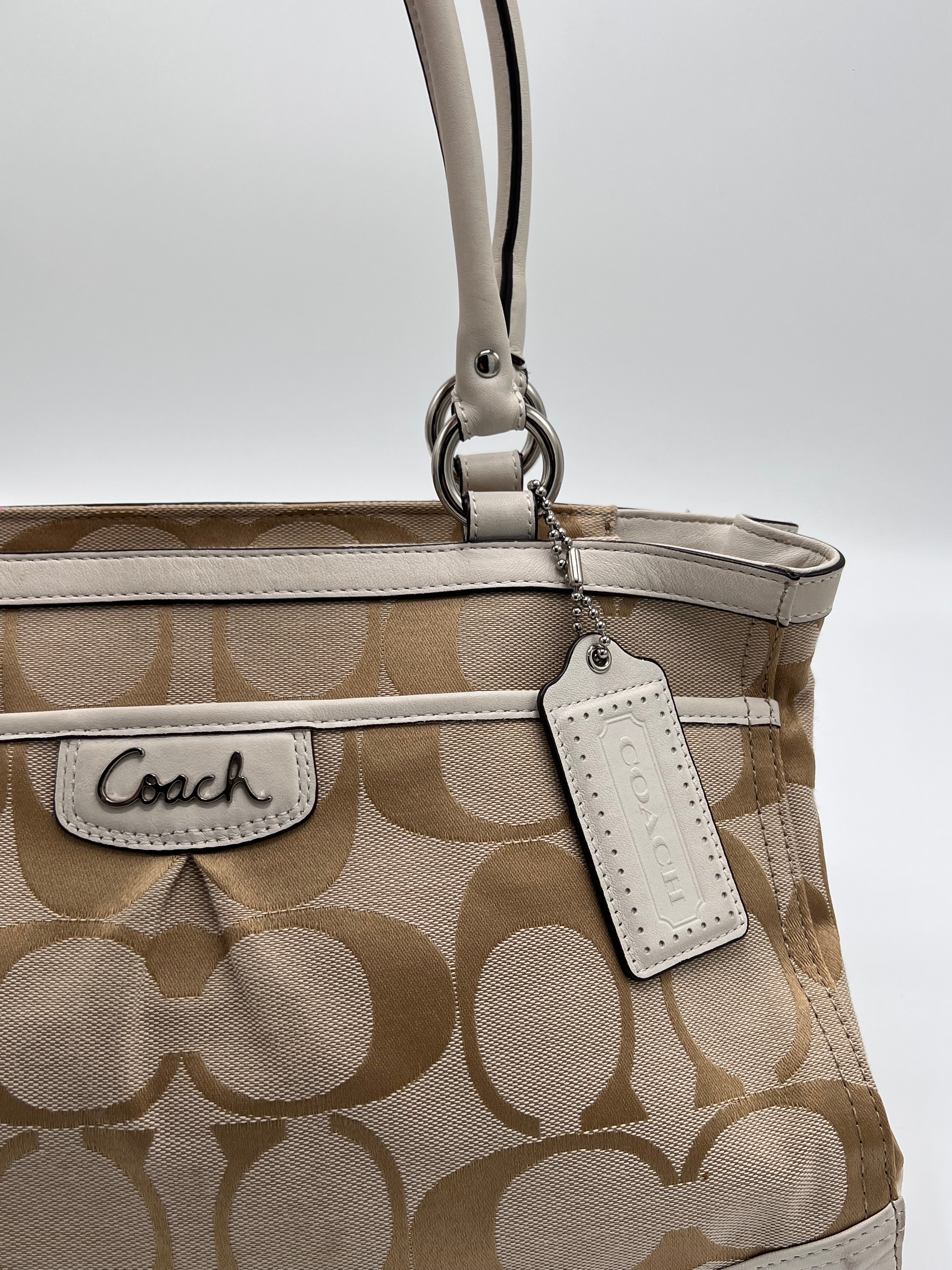 Coach Signature Monogram Shoulderbag