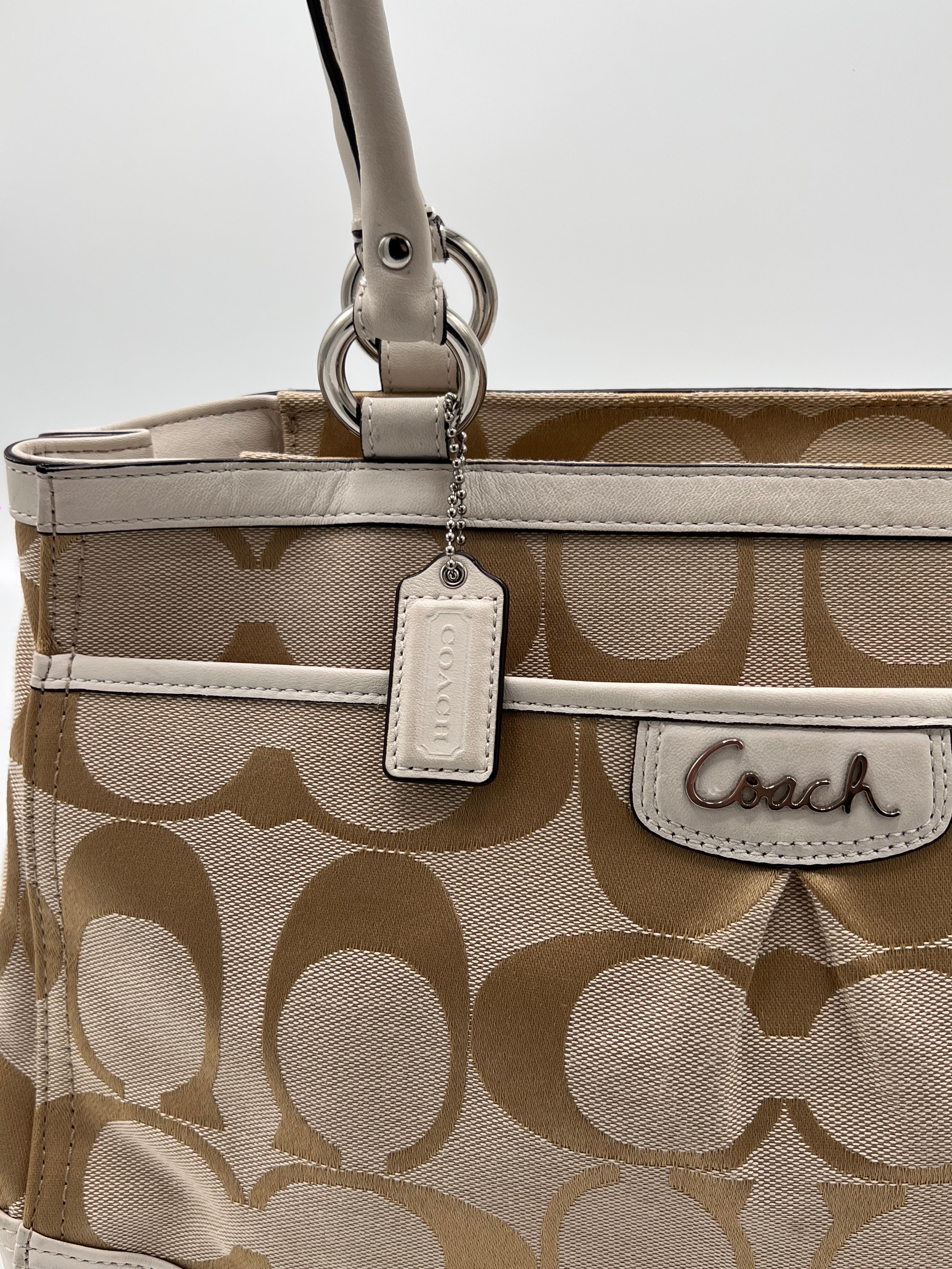 Coach Signature Monogram Shoulderbag