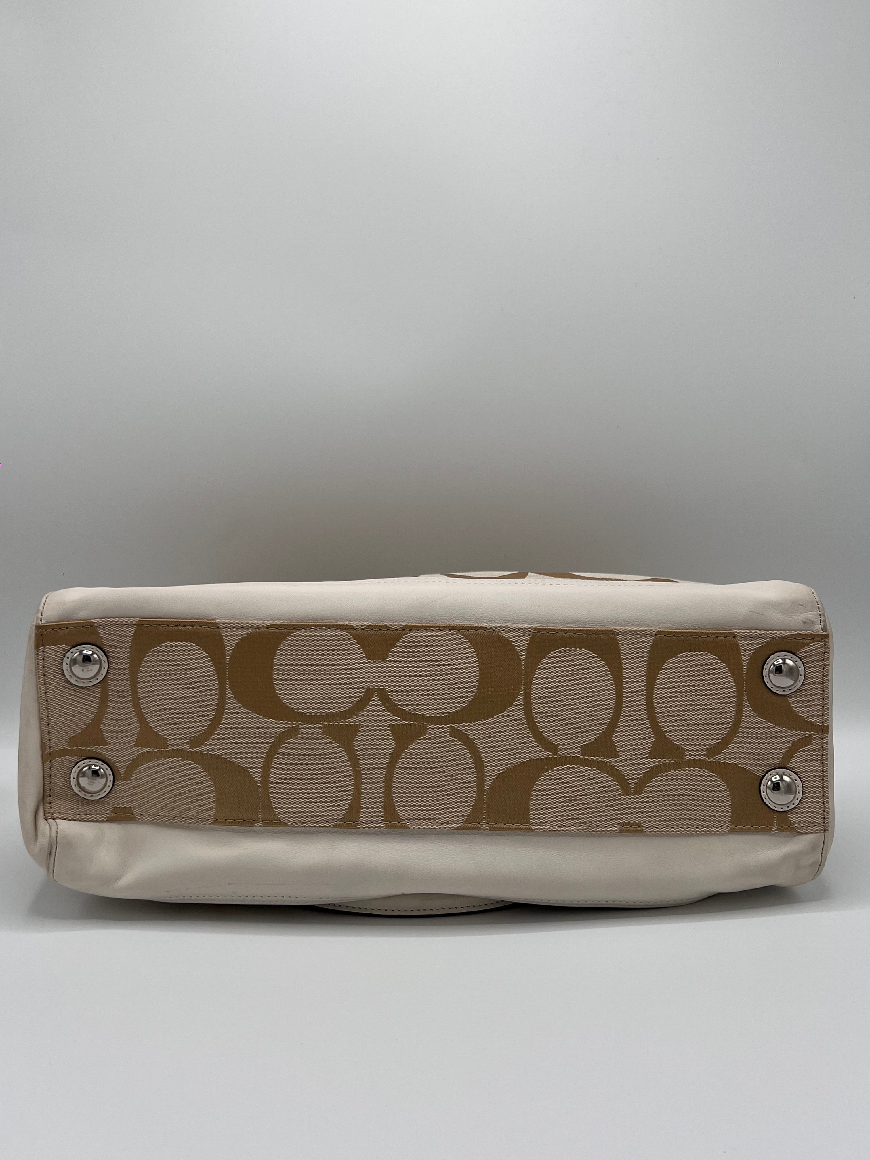 Coach Signature Monogram Shoulderbag