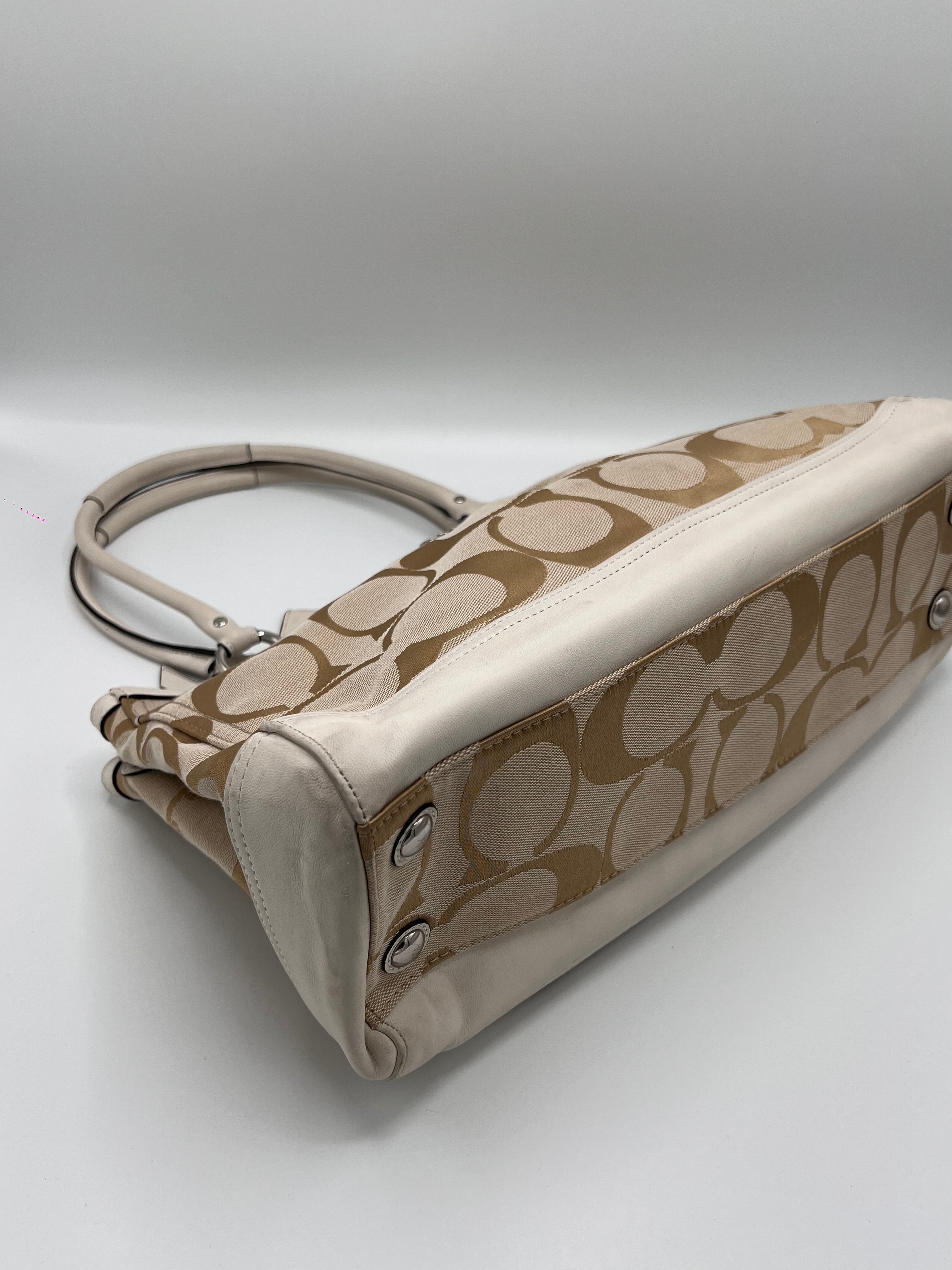 Coach Signature Monogram Shoulderbag