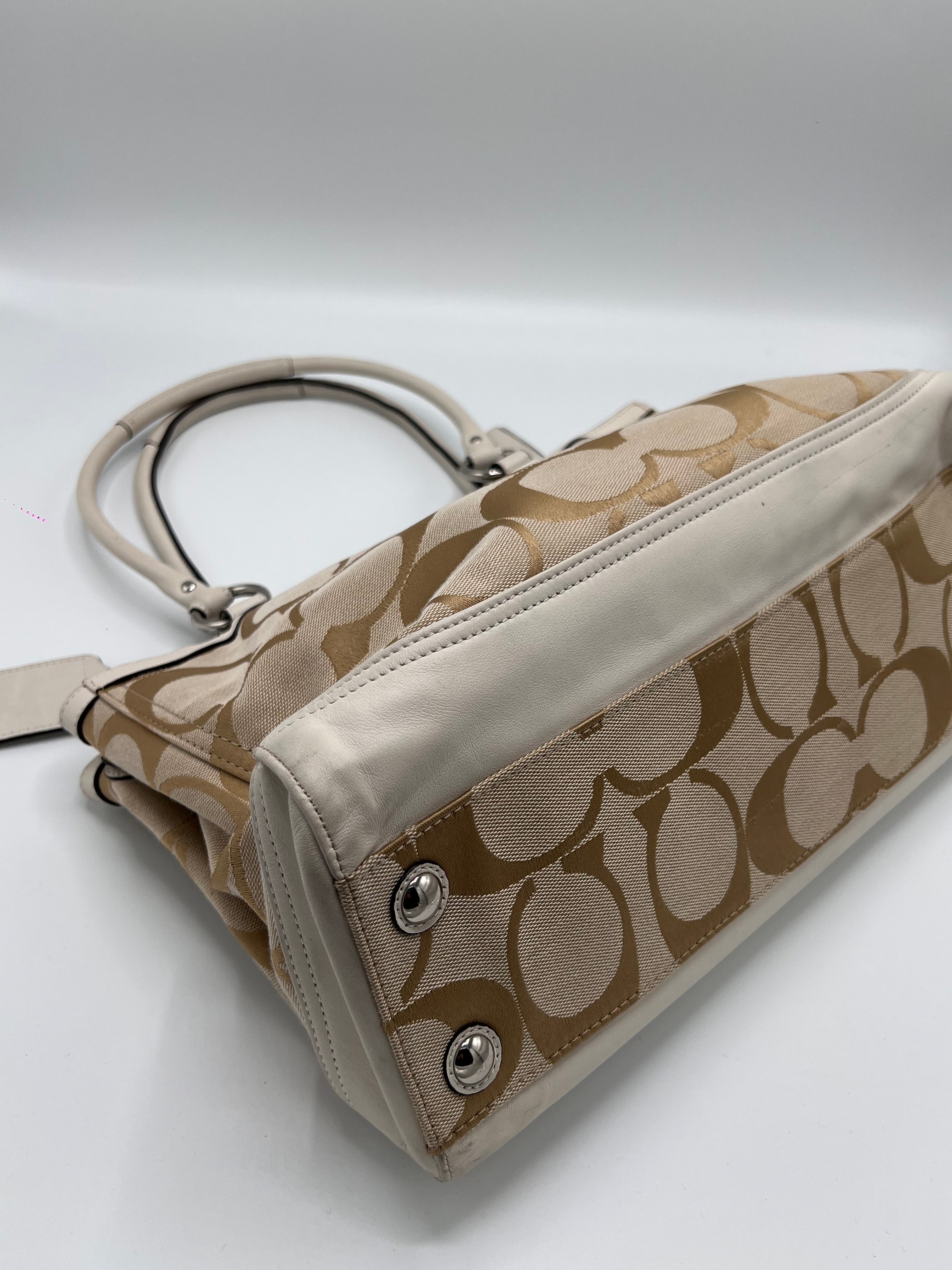 Coach Signature Monogram Shoulderbag