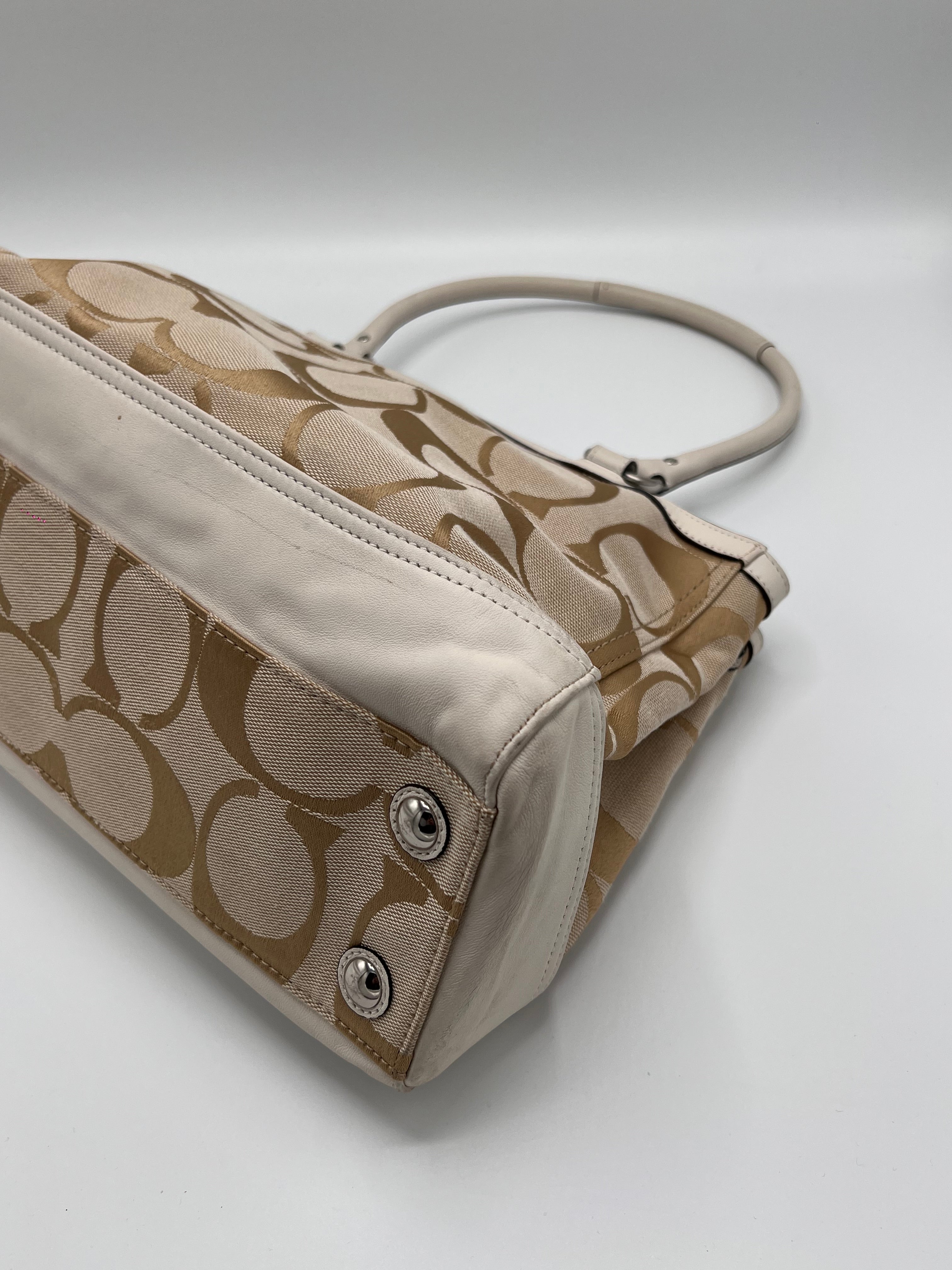 Coach Signature Monogram Shoulderbag