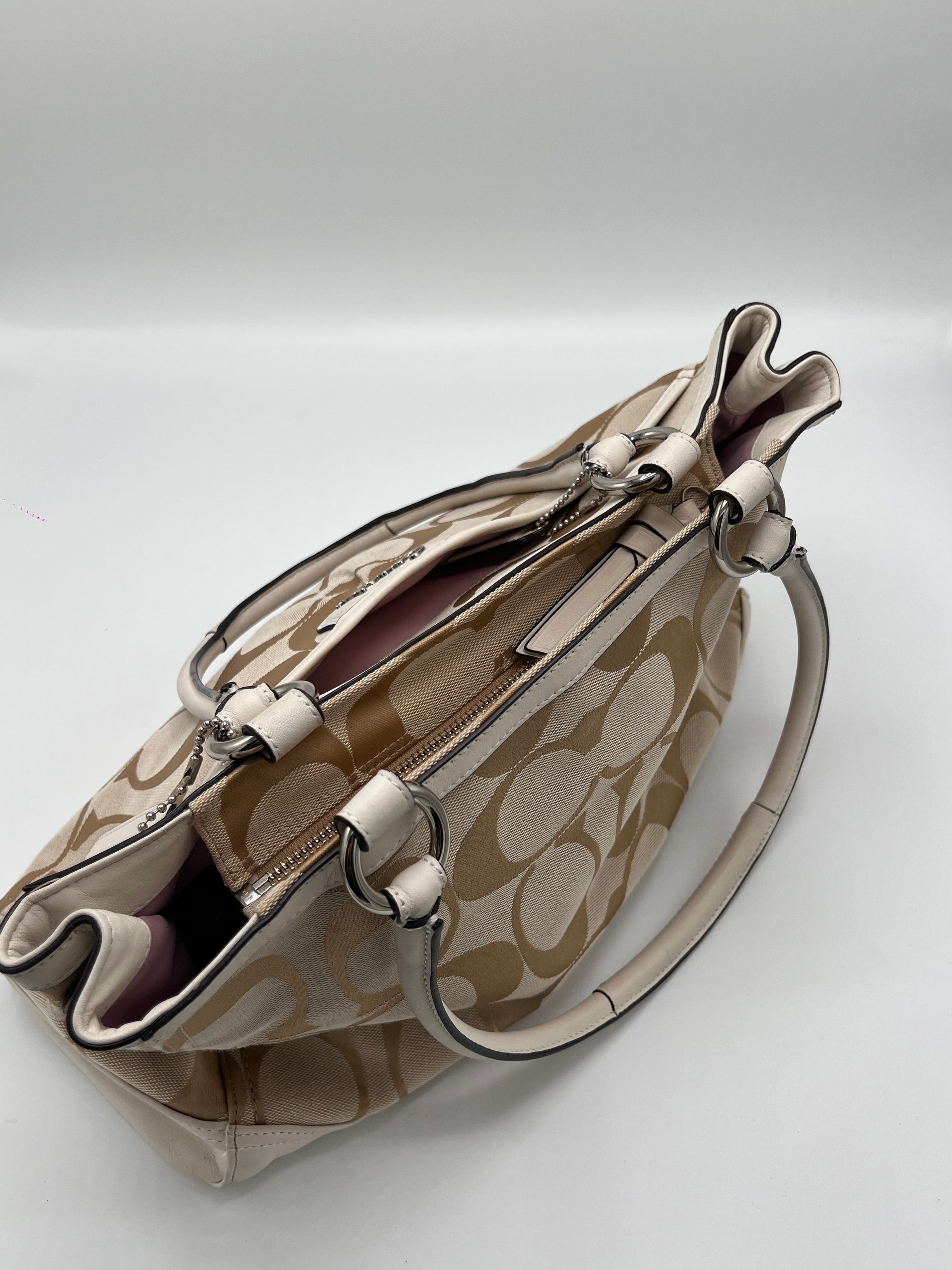 Coach Signature Monogram Shoulderbag